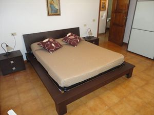 Villa Eleonora  : спальня с двуспальной кроватью