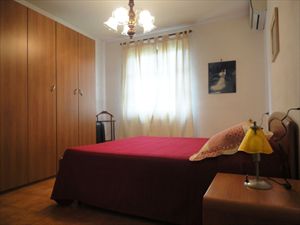 Villa Eleonora  : спальня с двуспальной кроватью