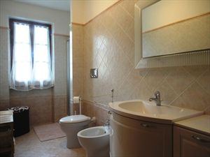 Villa Eleonora  : Bathroom with tube