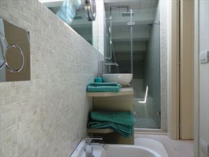 Villa Audrey : Ванная комната с душем