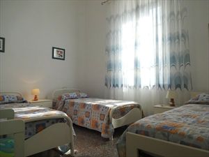Villetta  Franco  Mare  : спальня с двуспальной кроватью