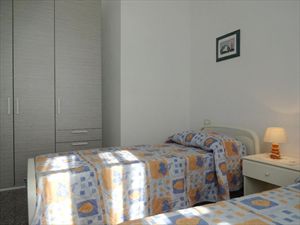 Villetta  Franco  Mare  : спальня с двумя кроватями