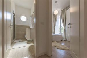 Villa Musa : Bathroom with shower