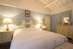 Villa La Pieve : спальня с двуспальной кроватью