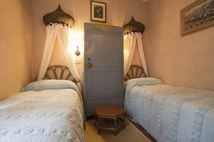 Villa La Pieve : спальня с двумя кроватями