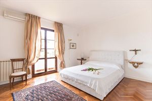 Villa Michela  : спальня с двуспальной кроватью