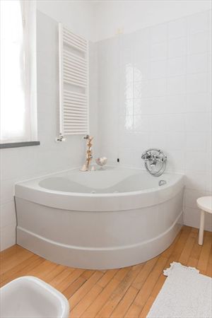 Villa Michela  : Ванная комната с ванной