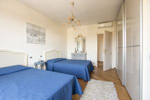 Villa delle Rose : спальня с двумя кроватями