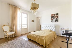 Villa delle Rose : спальня с двуспальной кроватью