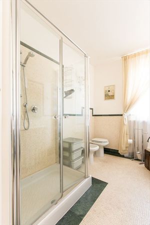 Villa delle Rose : Ванная комната с душем