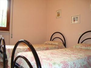 Villa Palma : спальня с двумя кроватями