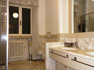 Villa  Mazzini  : Bathroom with shower