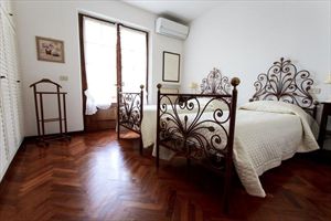 Villa Bella Donna Nord  : спальня с двуспальной кроватью
