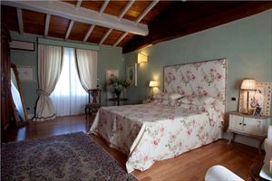 Villa Lorenza  : спальня с двуспальной кроватью
