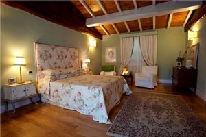 Villa Lorenza  : спальня с двуспальной кроватью