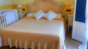 Villa Mandarina : спальня с двуспальной кроватью