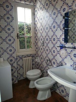 Villa degli Allori : Ванная комната с ванной