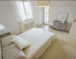 Villa Tiffany : спальня с двуспальной кроватью