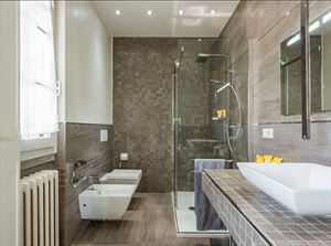 Villa Tiffany : Ванная комната с душем