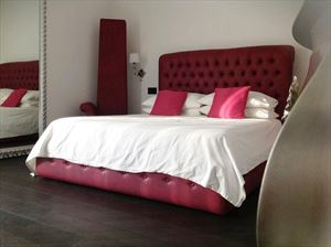 Villa Monet : спальня с двуспальной кроватью