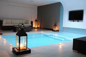 Villa Monet : Heated swimming pool