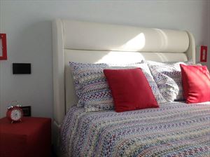 Villa Monet : спальня с двуспальной кроватью