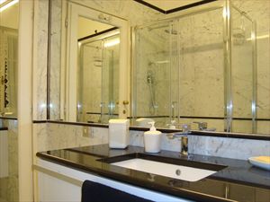 Villa Bouganville : Bathroom with shower