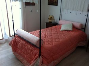 Villa Quality House : спальня с двумя кроватями