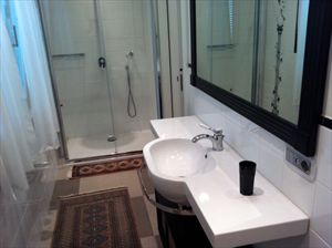 Villa Quality House : Bagno con doccia
